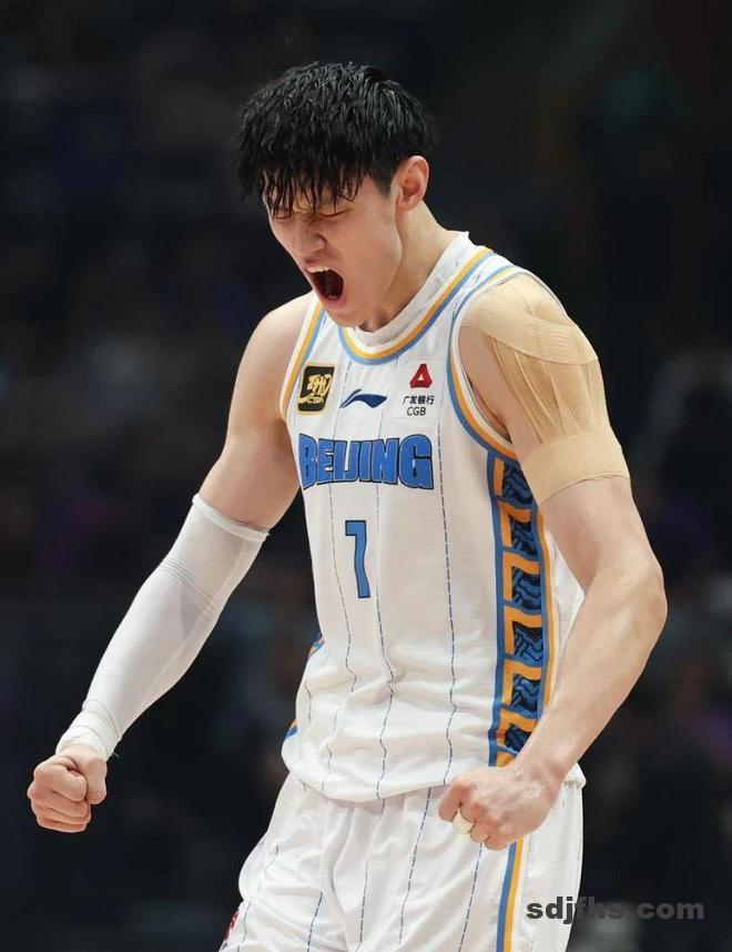 曾凡博签篮网，跑龙套还是真有戏？